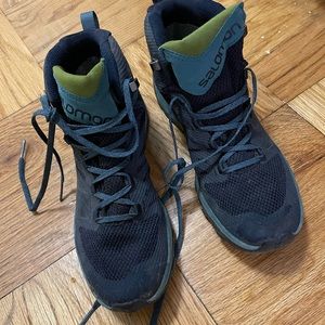 Salomon Women’s Outline Mid Gore-Tex hiking boots